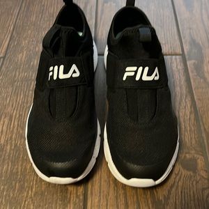 Fila Women’s black Accolade Evo shoes- size 8